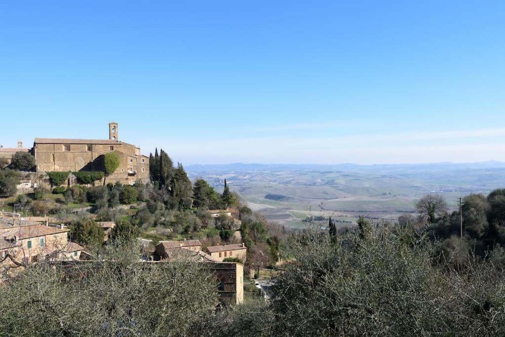 A Tuscan View Montalcino Bagian luar foto